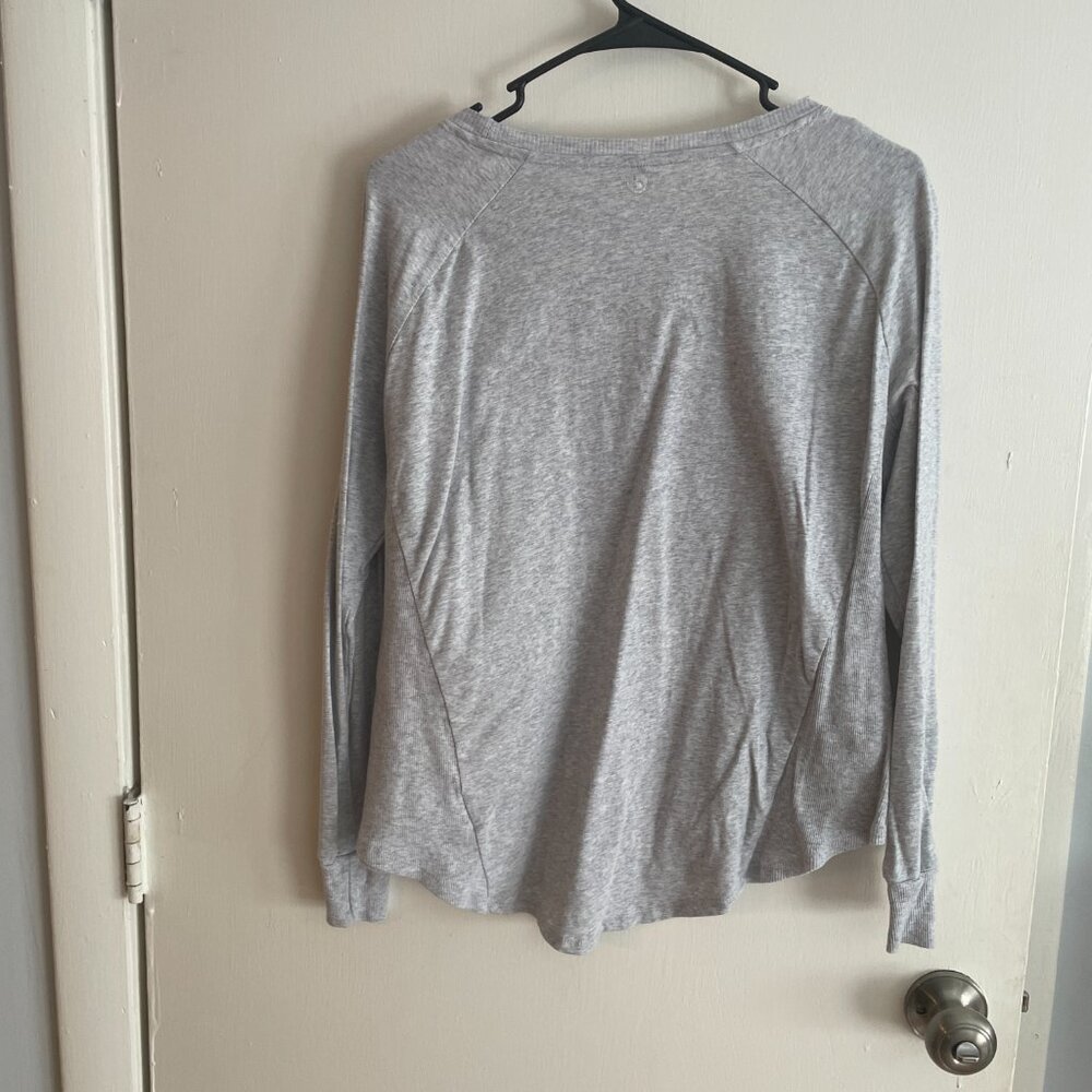 Flowy Long Sleeve Gray Top - Picture 5 of 5